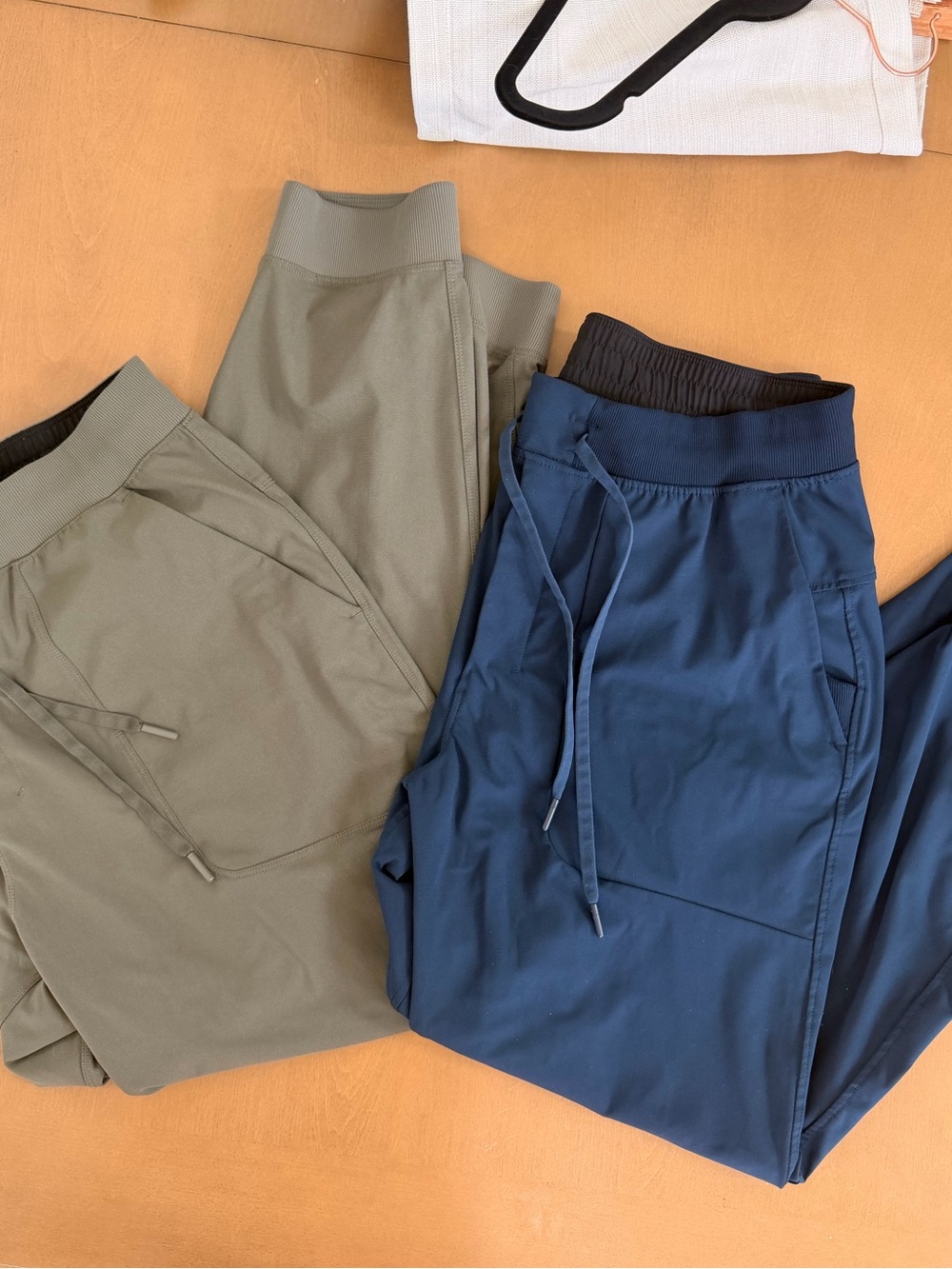 lululemon athletica Men's Jogger Pants in Olive and Navy